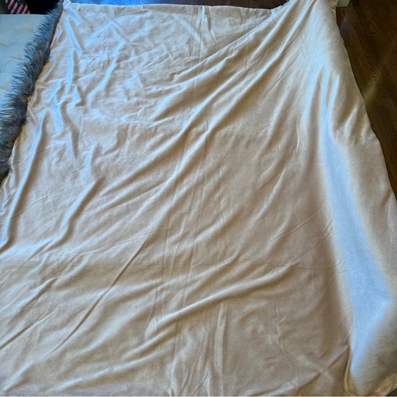 Faux Bear Skin Throw Blanket - 50” x 60” Polyester- Horimote Home - Picture 4 of 6